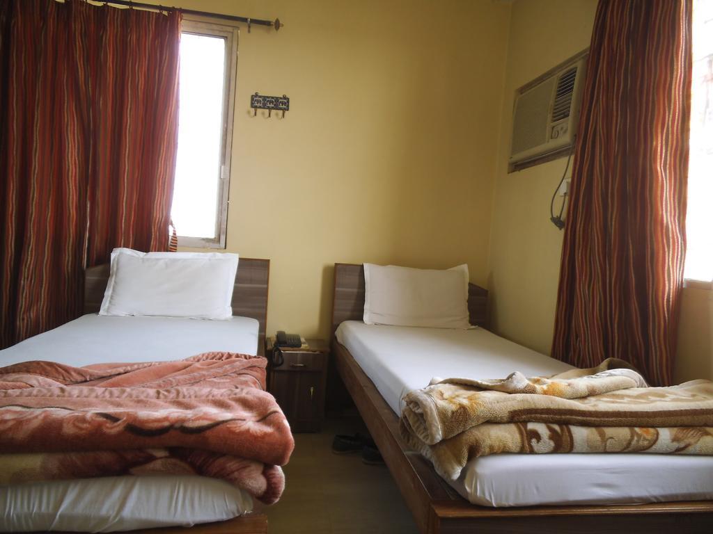 City Centre Hotel Агартала Стая снимка