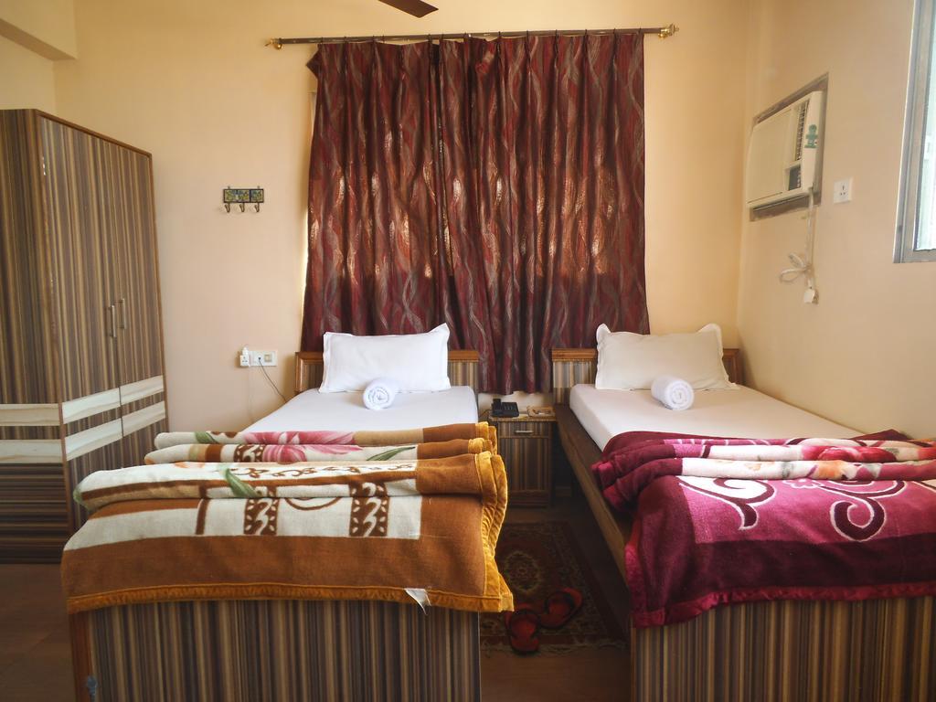 City Centre Hotel Агартала Стая снимка