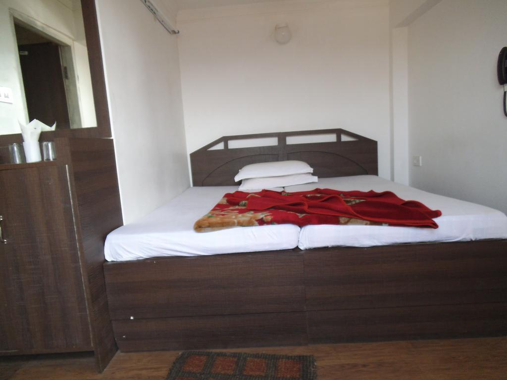 City Centre Hotel Агартала Стая снимка
