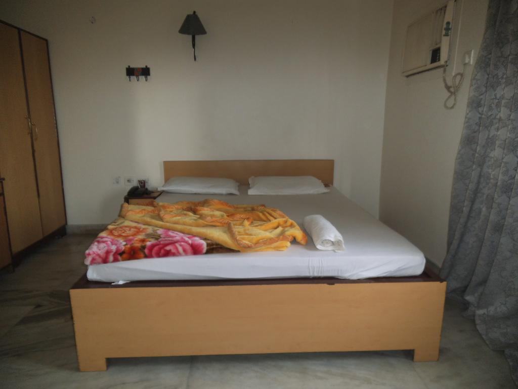 City Centre Hotel Агартала Стая снимка