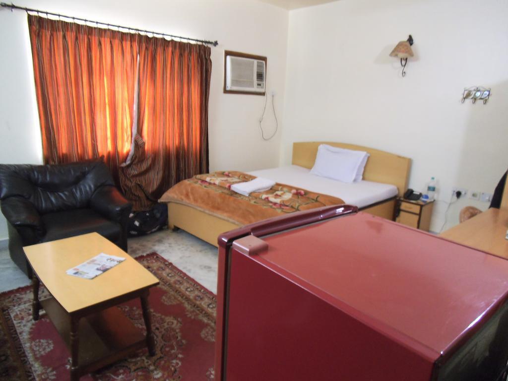 City Centre Hotel Агартала Стая снимка