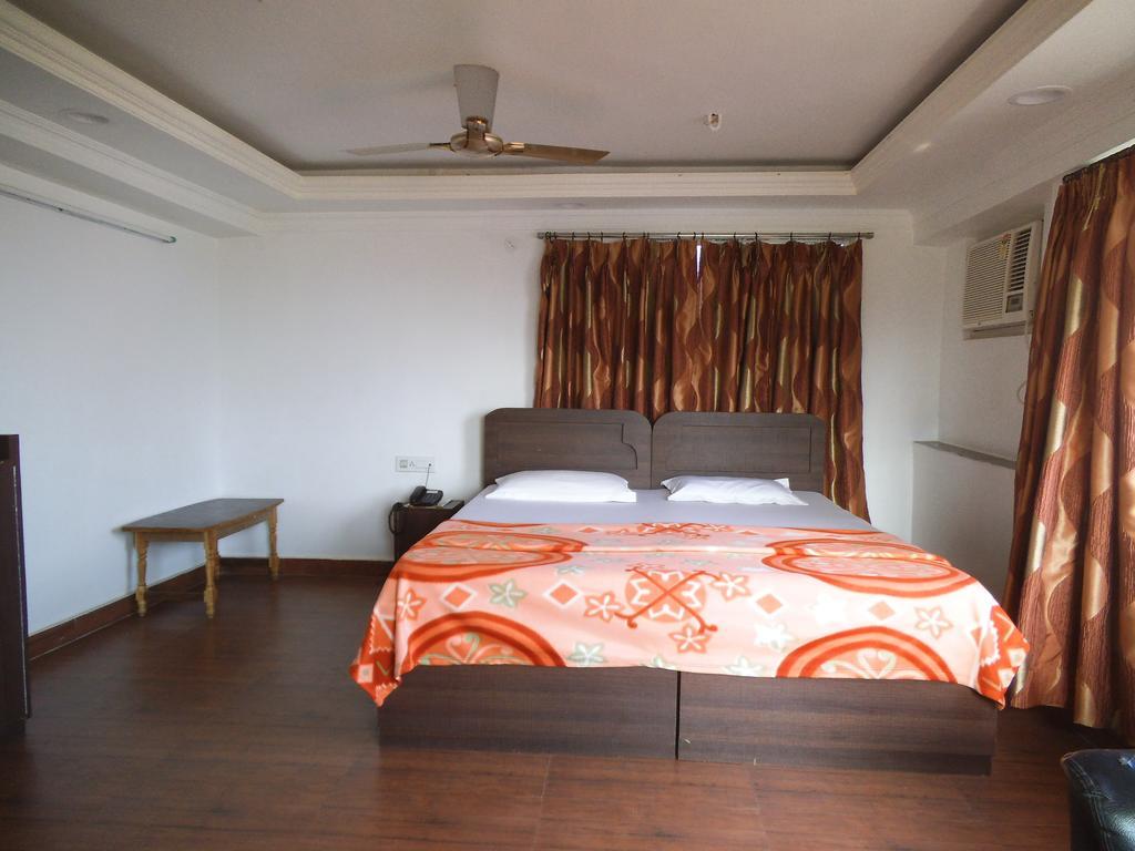 City Centre Hotel Агартала Екстериор снимка