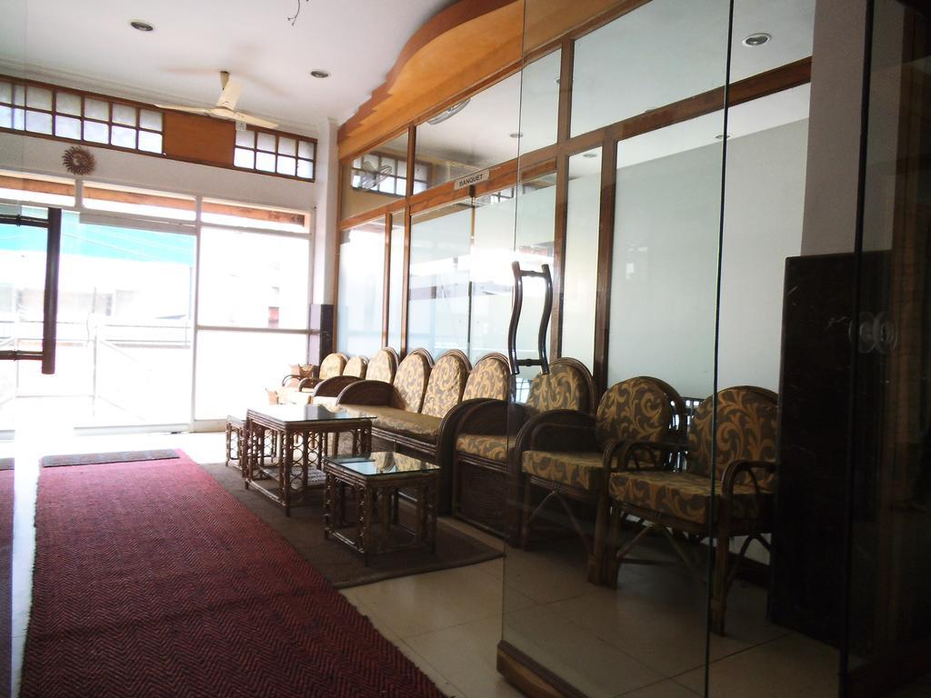City Centre Hotel Агартала Екстериор снимка